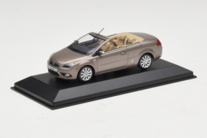 Ford Focus Mk2 CC Siva Minichamps 1:43 FORD005 Kovina – slika 2 od 4