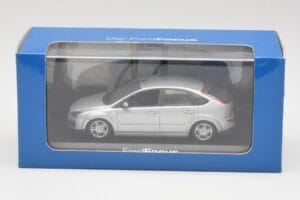 Ford Focus Mk2 Moondust Srebrna Minichamps 1:43 FOCUS002 Kovina – slika 4 od 4
