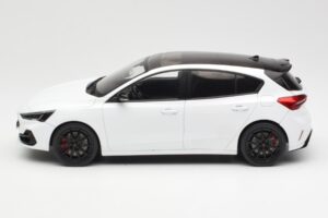Ford Focus ST Mk4 Frozen Bel MCG 1:18 MCG18453 Kovina – slika 3 od 6