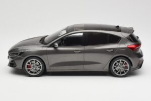 Ford Focus ST Mk4 Siv MCG 1:18 MCG18454 Kovina – slika 3 od 6