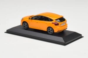 Ford Focus ST Mk3 Tangerine Scream Minichamps 1:43 FOCUS001 Kovina – slika 3 od 4