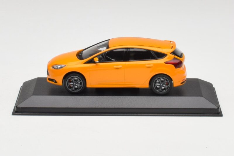 Ford Focus ST Mk3 Tangerine Scream Minichamps 1:43 FOCUS001 Kovina