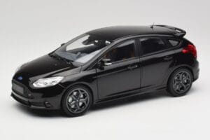 Ford Focus ST Mk2 Panther Black Metallic Minichamps 1:18 110082000 Kovina