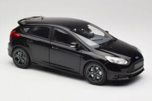 Ford Focus ST Mk2 Panther Black Metallic Minichamps 1:18 110082000 Kovina – slika 6 od 8