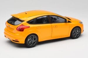 Ford Focus ST Mk2 Tangerine Scream Minichamps 1:18 110082005 Kovina – slika 3 od 8