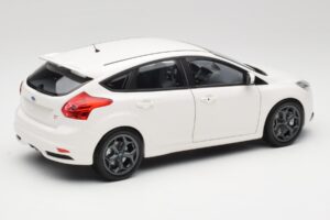 Ford Focus ST Mk2 Bel Minichamps 1:18 110082004 Kovina – slika 3 od 8