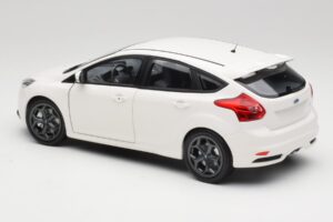 Ford Focus ST Mk2 Bel Minichamps 1:18 110082004 Kovina – slika 7 od 8
