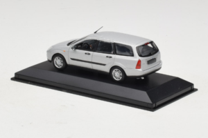 Ford Focus Mk1 Turnier Srebrn Minichamps 1:43 FOCUS004 Kovina – slika 3 od 5