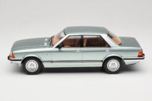 Ford Granada Mk2 2.8 Ghia Light Green Metallic MCG 1:18 MCG18535 Kovina – slika 3 od 6
