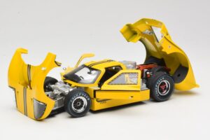 Ford GT40 Mk IV Rumena 1967 Shelby Collectibles 1:18 31414S Kovina – slika 2 od 8