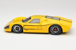 Ford GT40 Mk IV Rumena 1967 Shelby Collectibles 1:18 31414S Kovina – slika 4 od 8