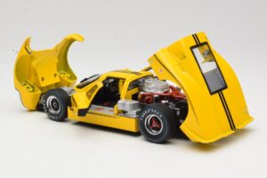 Ford GT40 Mk IV Rumena 1967 Shelby Collectibles 1:18 31414S Kovina – slika 5 od 8