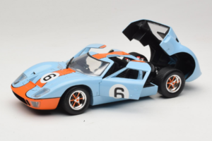 Ford GT40 Gulf #6 J. Ickx / J. Oliver 24 Hours of Le Mans 1969 Eagles Race 1:18 300600 Kovina – slika 2 od 8