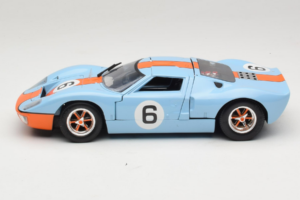 Ford GT40 Gulf #6 J. Ickx / J. Oliver 24 Hours of Le Mans 1969 Eagles Race 1:18 300600 Kovina – slika 4 od 8