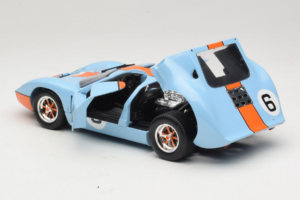 Ford GT40 Gulf #6 J. Ickx / J. Oliver 24 Hours of Le Mans 1969 Eagles Race 1:18 300600 Kovina – slika 5 od 8