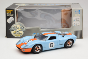 Ford GT40 Gulf #6 J. Ickx / J. Oliver 24 Hours of Le Mans 1969 Eagles Race 1:18 300600 Kovina – slika 8 od 8