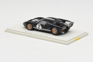 Ford GT40 Mk II #2 B. McLaren / C. Amon Shelby American Winner 24 Hours of Le Mans 1966 Spark 1:43 43LM66-O1 Smola – slika 3 od 4