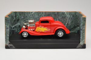 Ford High Tech Rdeča s Plamenom American Muscle 1:18 7726 Kovina