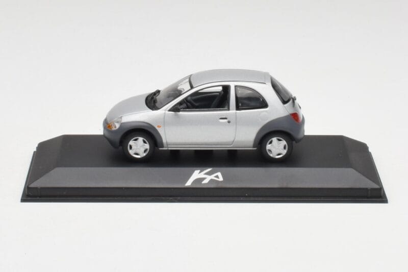 Ford Ka Mk1 Srebrno Siva Minichamps 1:43 130248 Kovina