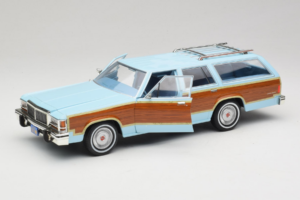 Ford LTD Country Squire Charlie's Angels Movie GreenLight 1:18 19066 Kovina – slika 2 od 8