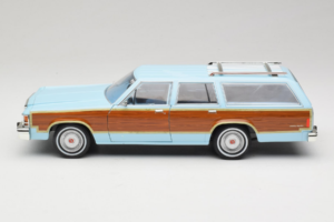 Ford LTD Country Squire Charlie's Angels Movie GreenLight 1:18 19066 Kovina – slika 4 od 8