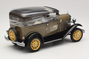 Ford Model A Tudor Chicle Drab Motor City 1:18 41003 Kovina – slika 2 od 6