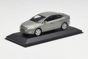 Ford Mondeo Mk3 Sedan Siva Metallic Minichamps 1:43 IND403086003 Kovina – slika 2 od 4