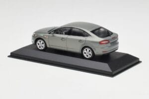 Ford Mondeo Mk3 Sedan Siva Metallic Minichamps 1:43 IND403086003 Kovina – slika 3 od 4