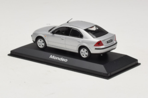 Ford Mondeo Mk3 Limuzina Srebrn Minichamps 1:43 MONDEO005 Kovina – slika 3 od 4