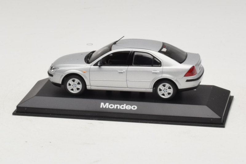 Ford Mondeo Mk3 Limuzina Srebrn Minichamps 1:43 MONDEO005 Kovina