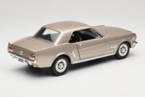 Ford Mustang 1964 1/2 Srebrna Mira 1:18 6127 Kovina – slika 3 od 8