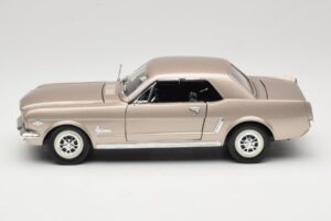 Ford Mustang 1964 1/2 Srebrna Mira 1:18 6127 Kovina – slika 4 od 8