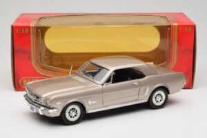 Ford Mustang 1964 1/2 Srebrna Mira 1:18 6127 Kovina – slika 8 od 8