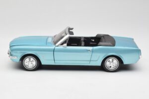 Ford Mustang Kabriolet Arcadian Blue Revell 1:18 8832-F1 Kovina – slika 4 od 8