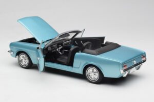 Ford Mustang Kabriolet Arcadian Blue Revell 1:18 8832-F1 Kovina – slika 5 od 8