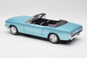 Ford Mustang Kabriolet Arcadian Blue Revell 1:18 8832-F1 Kovina – slika 7 od 8