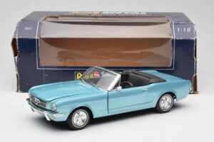 Ford Mustang Kabriolet Arcadian Blue Revell 1:18 8832-F1 Kovina – slika 8 od 8
