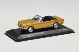 Ford Mustang Kabriolet Zlata Minichamps 1:43 400082432 Kovina – slika 2 od 4