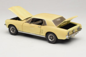 Ford Mustang Coupe Rumen The Walking Dead Greenlight 1:18 12958 Kovina – slika 5 od 8