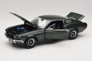 Ford Mustang GT Bullitt s Figurico Steve McQueen Greenlight 1:18 12885 Kovina – slika 2 od 8