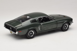 Ford Mustang GT Bullitt s Figurico Steve McQueen Greenlight 1:18 12885 Kovina – slika 3 od 8