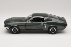 Ford Mustang GT Bullitt s Figurico Steve McQueen Greenlight 1:18 12885 Kovina – slika 4 od 8