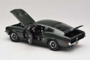 Ford Mustang GT Bullitt s Figurico Steve McQueen Greenlight 1:18 12885 Kovina – slika 5 od 8