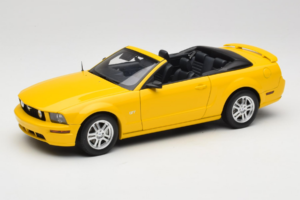 Ford Mustang GT S197 Kabriolet Screaming Yellow AUTOart 1:18 73062 Kovina
