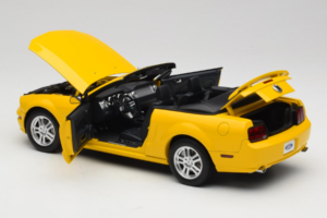 Ford Mustang GT S197 Kabriolet Screaming Yellow AUTOart 1:18 73062 Kovina – slika 5 od 8