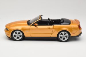Ford Mustang GT S197 Kabriolet Zlat Maisto 1:18 31158 Kovina – slika 3 od 7