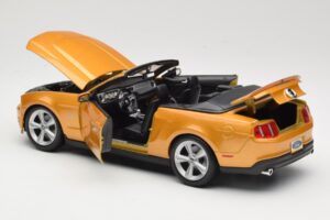 Ford Mustang GT S197 Kabriolet Zlat Maisto 1:18 31158 Kovina – slika 4 od 7