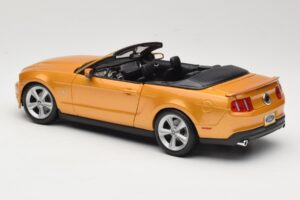 Ford Mustang GT S197 Kabriolet Zlat Maisto 1:18 31158 Kovina – slika 6 od 7
