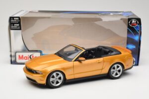 Ford Mustang GT S197 Kabriolet Zlat Maisto 1:18 31158 Kovina – slika 7 od 7