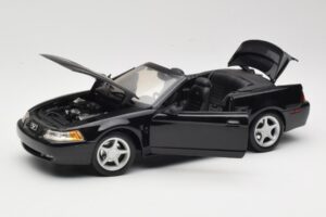 Ford Mustang GT SN95 Kabriolet Črn Maisto 1:18 50328 Kovina – slika 2 od 8